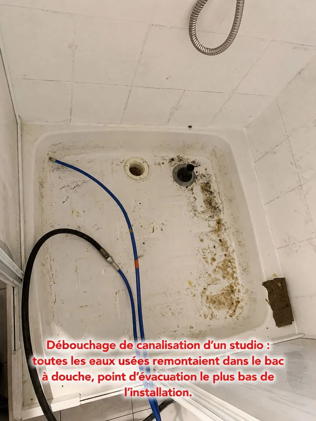 Débouchage canalisation d'un studio (eaux usées dans le bac à douche)